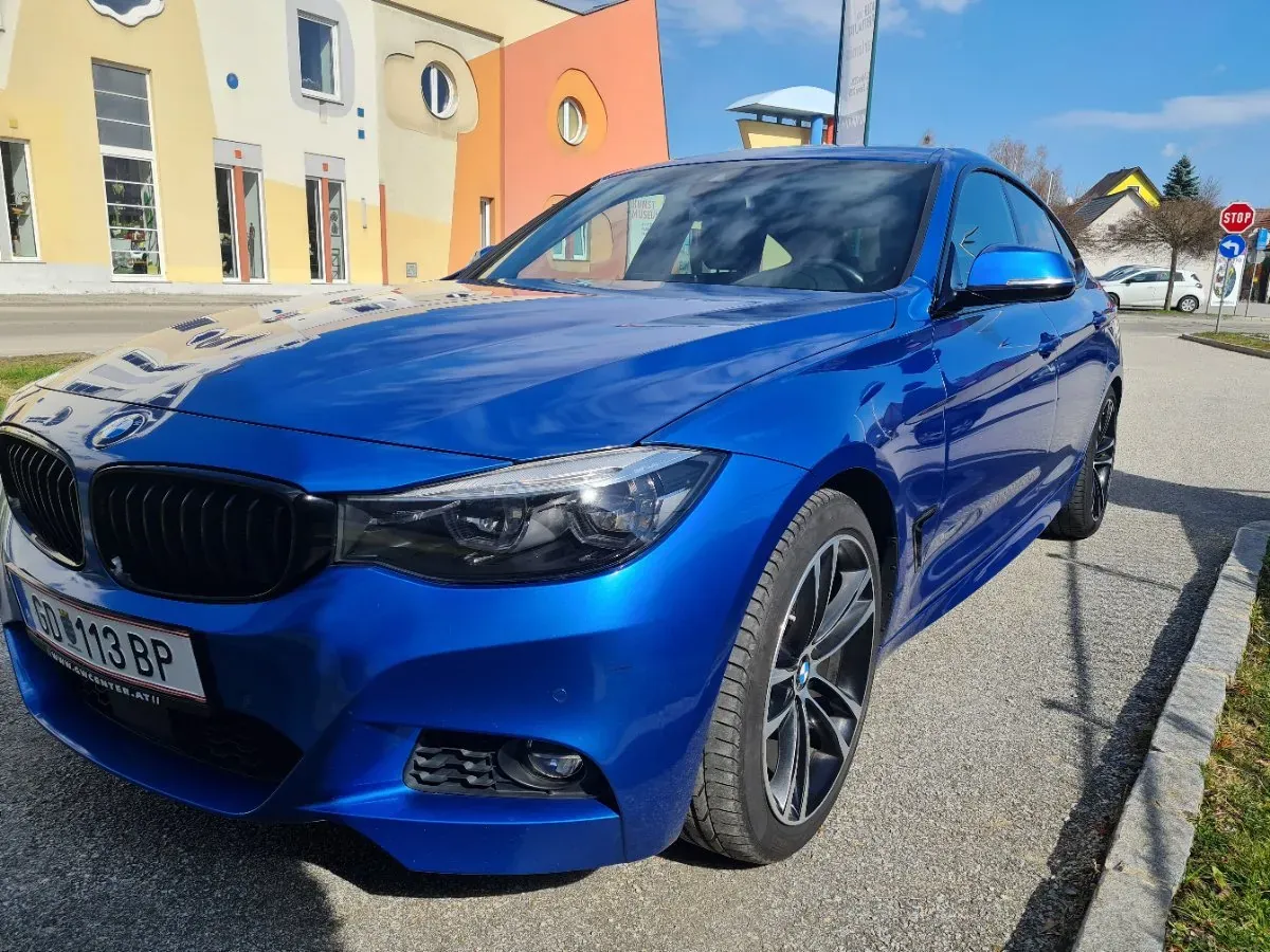 BMW 3 Series 2019 photo 2