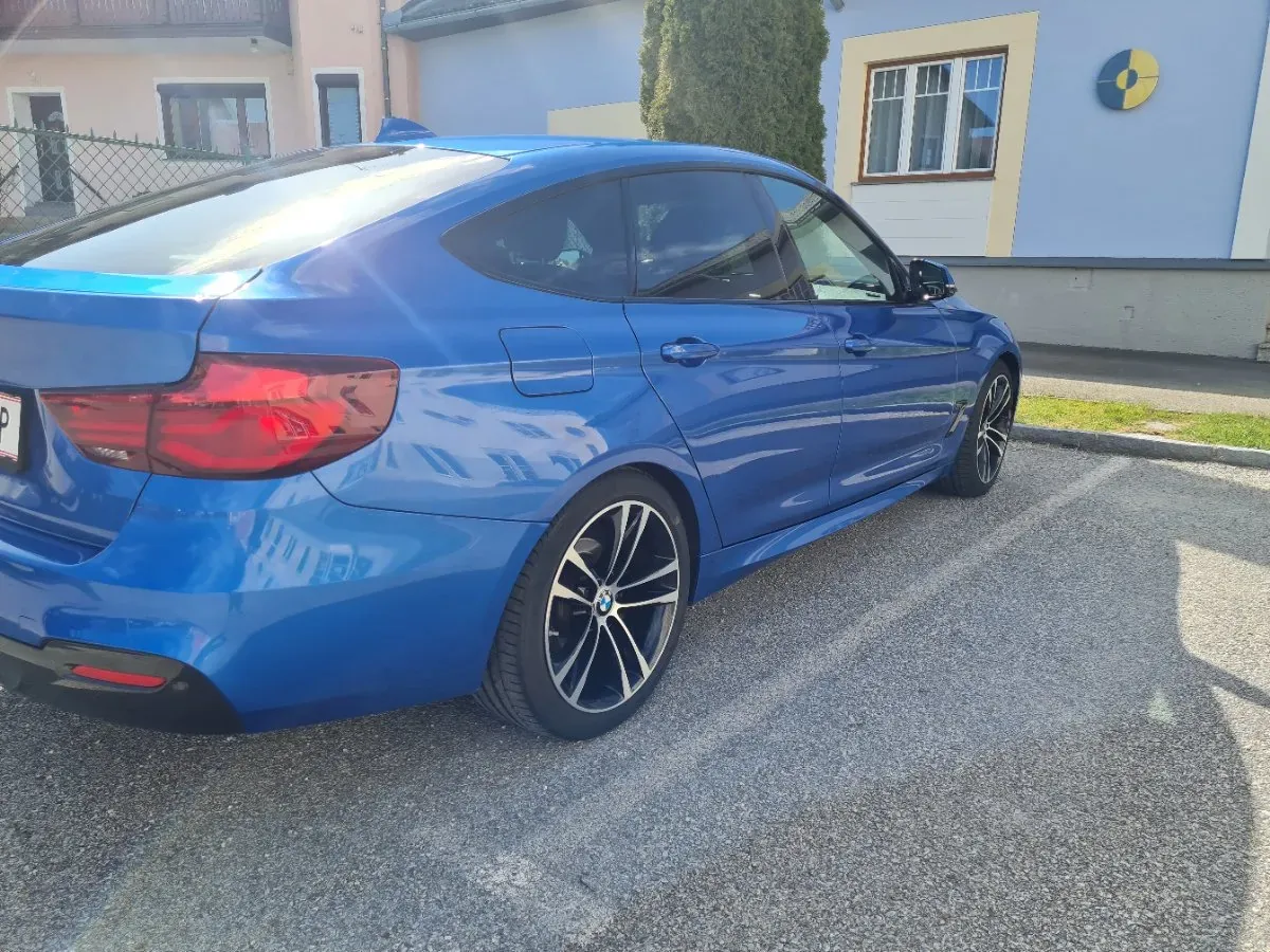 BMW 3 Series 2019 photo 3