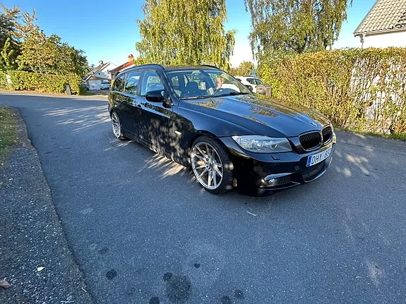 BMW 320D 2011 photo 2