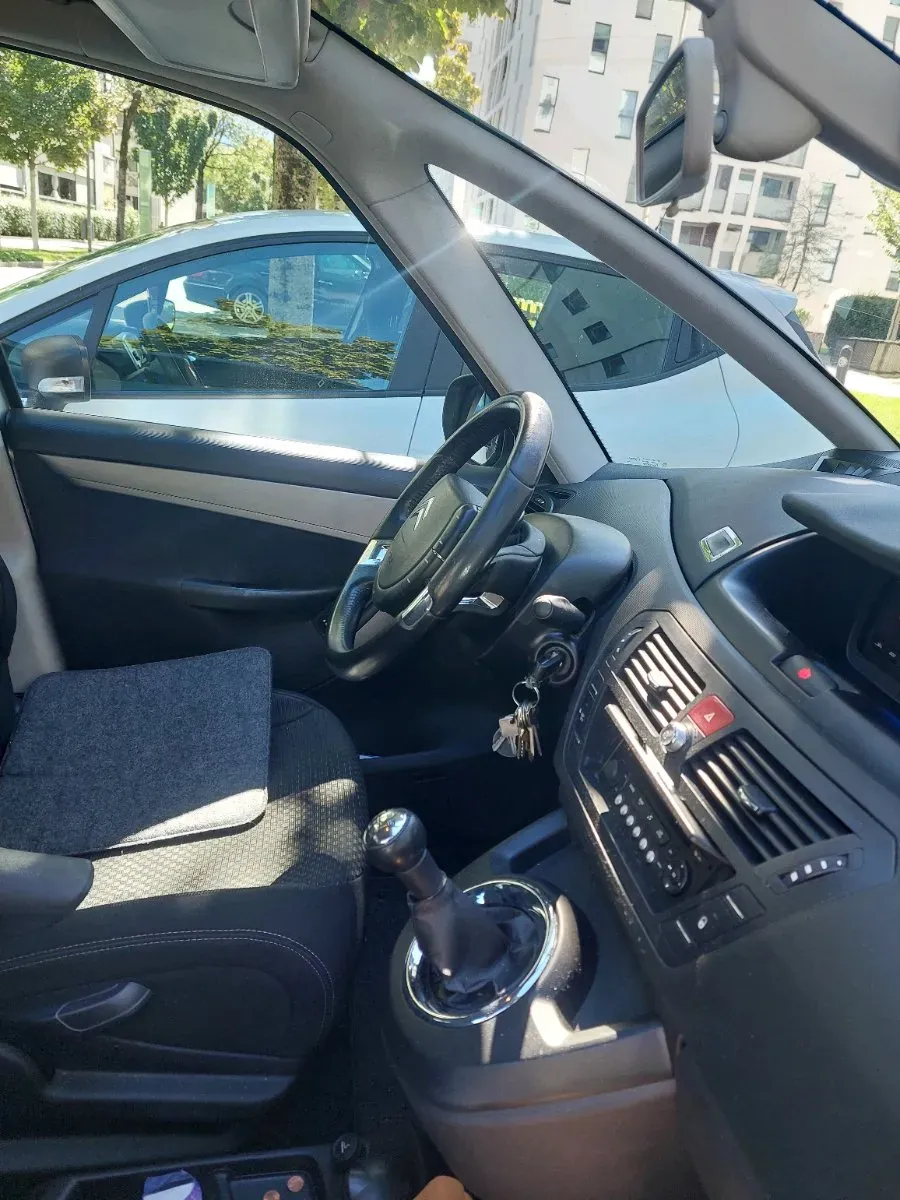 Citroen C4 Picasso 2009 photo 2