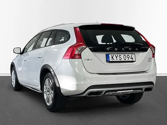 Volvo V60 Cross Country 2016 photo 2