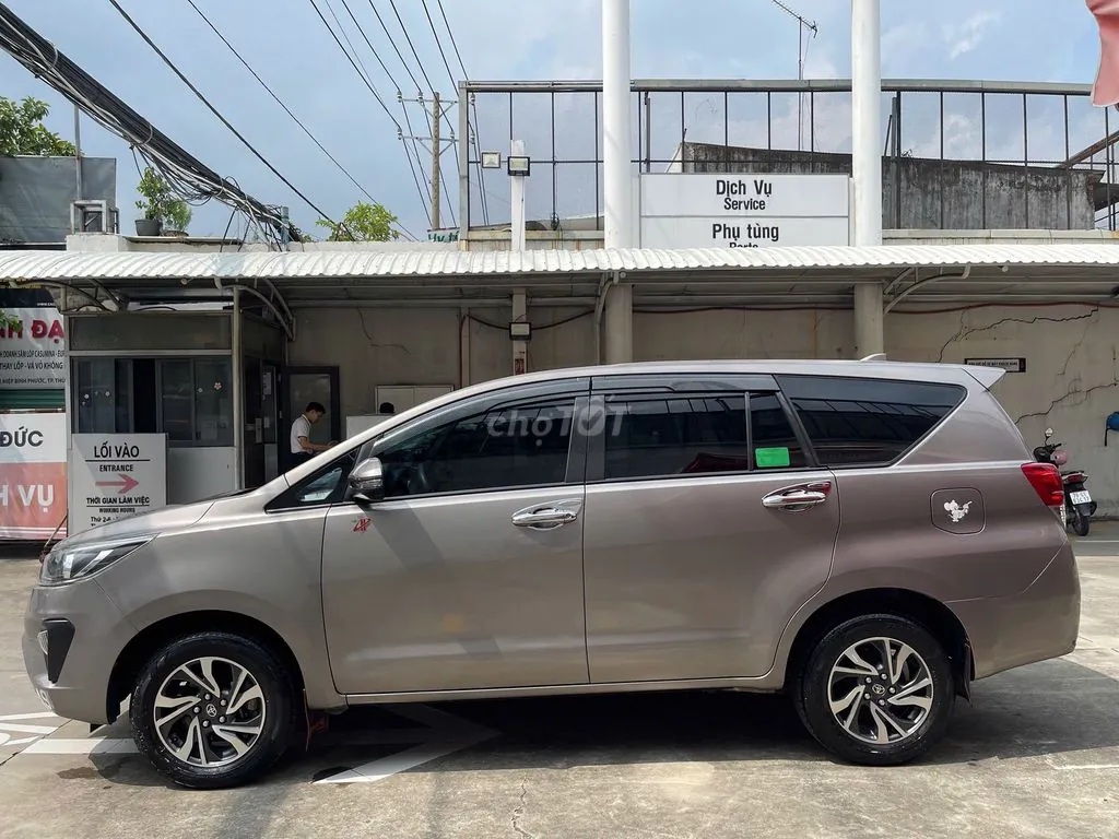 Toyota Innova 2023 photo 4