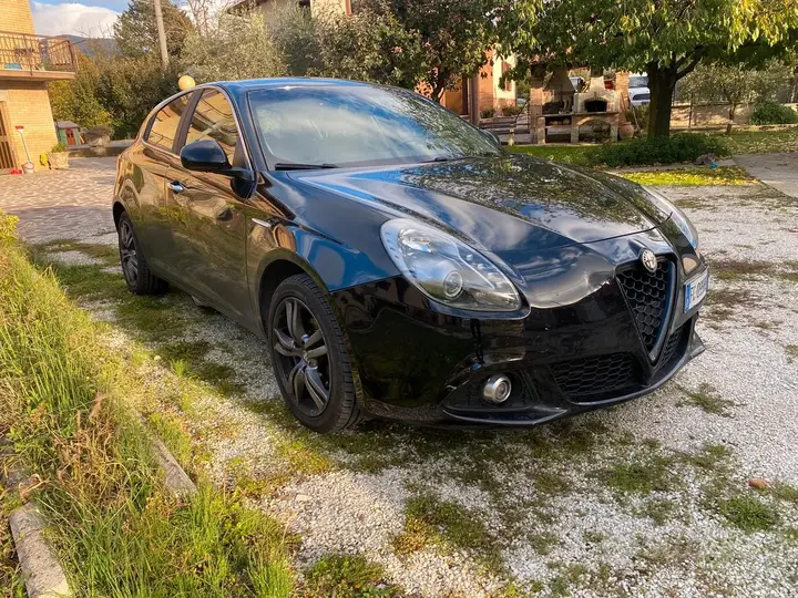 Alfa Romeo Giulietta 2015 photo 2
