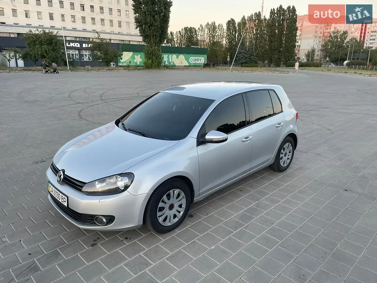 Volkswagen Golf 2011 photo 2