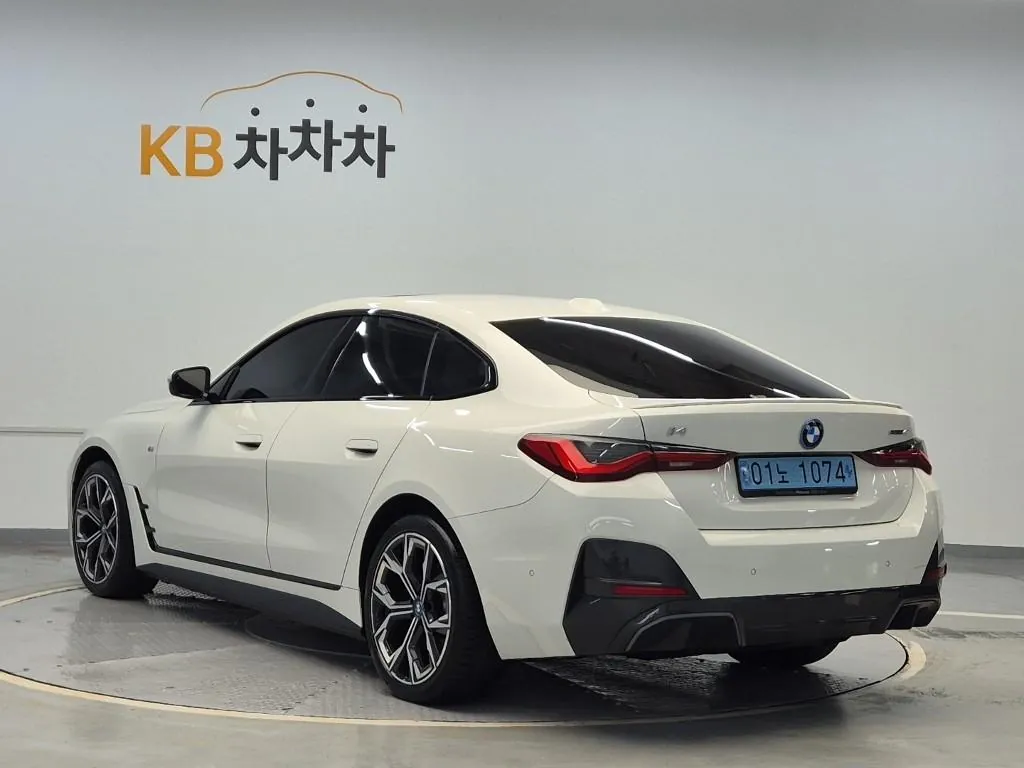 BMW I4 2024 photo 2