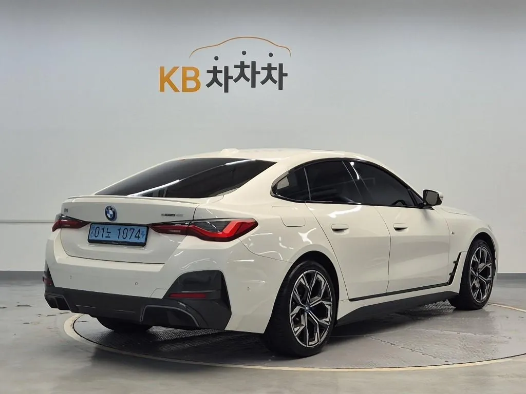 BMW I4 2024 photo 3