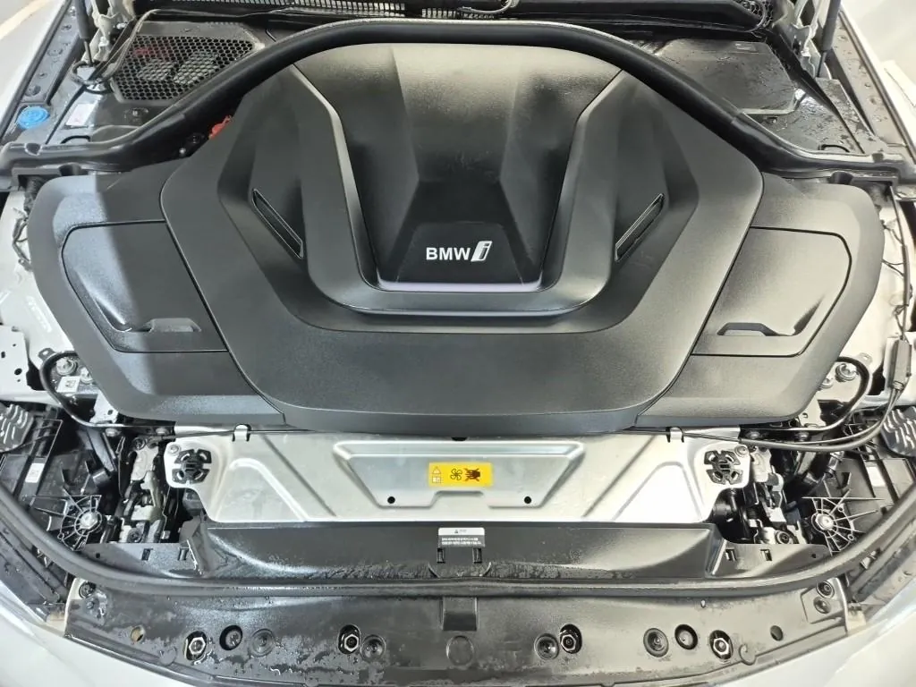 BMW I4 2024 photo 5
