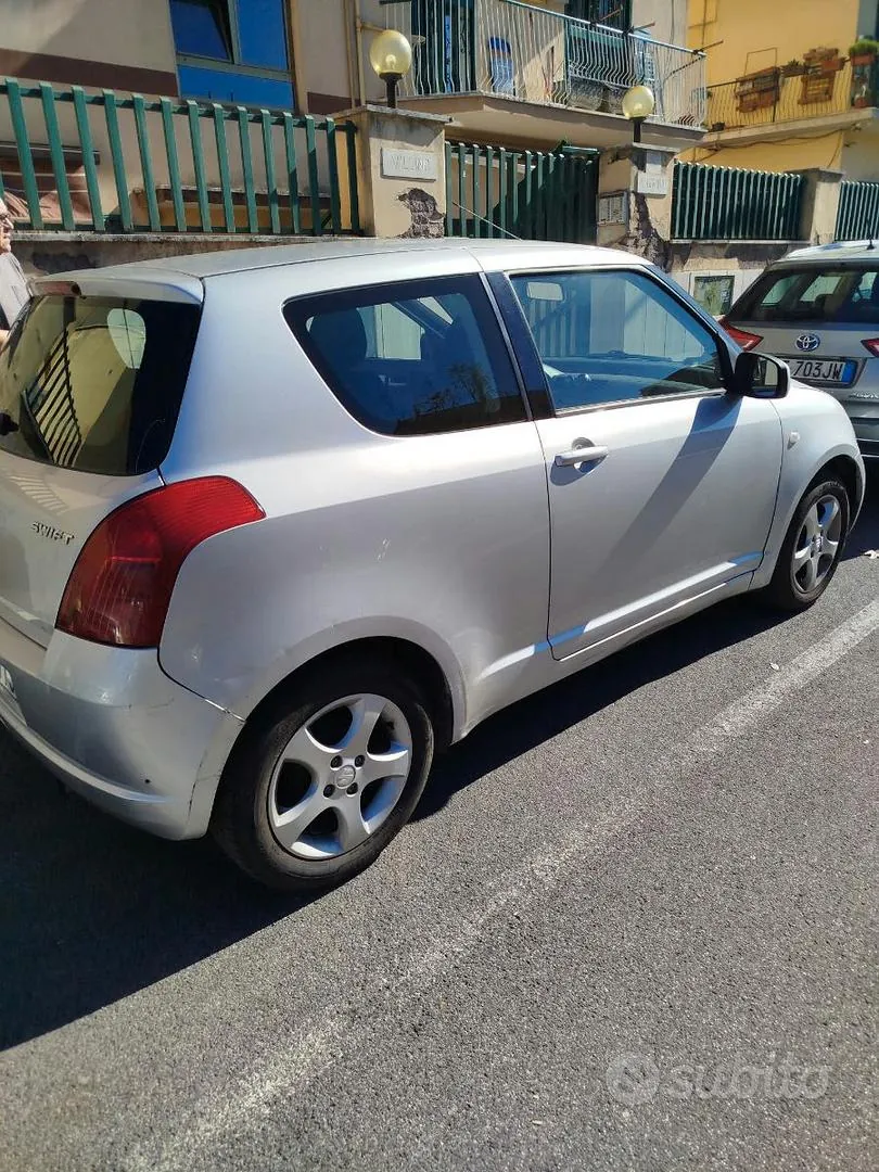 Suzuki Swift 2005 photo 2