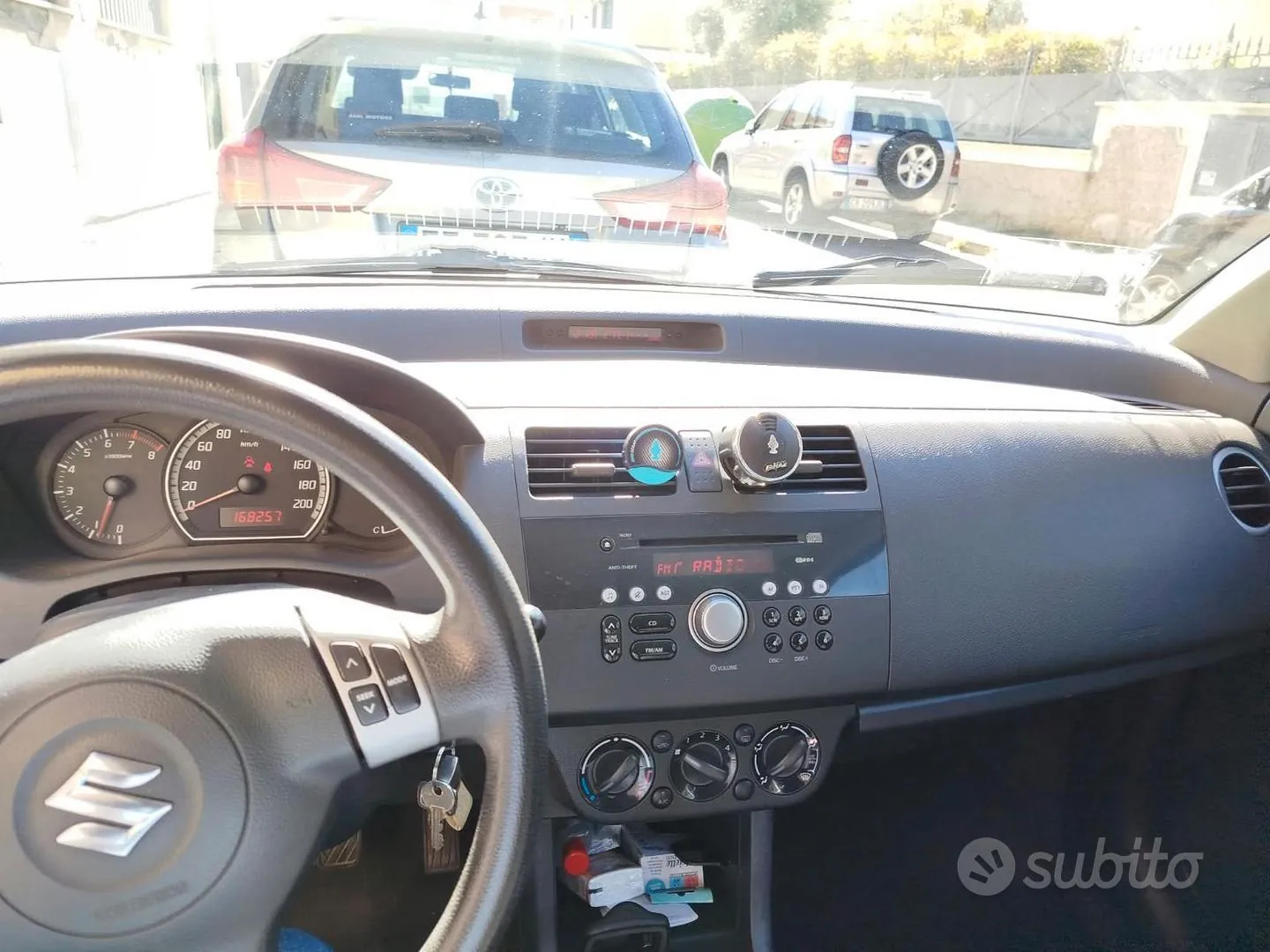 Suzuki Swift 2005 photo 3