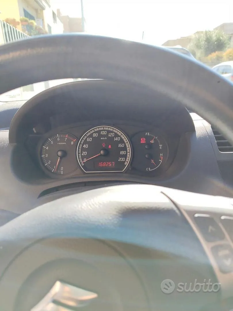 Suzuki Swift 2005 photo 4