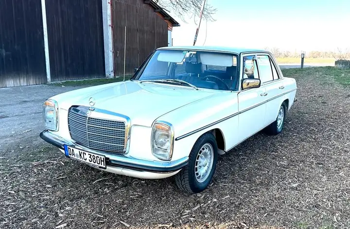 Mercedes-Benz 200 D