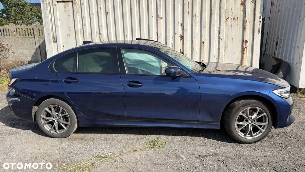 BMW Seria 3 2019 photo 2