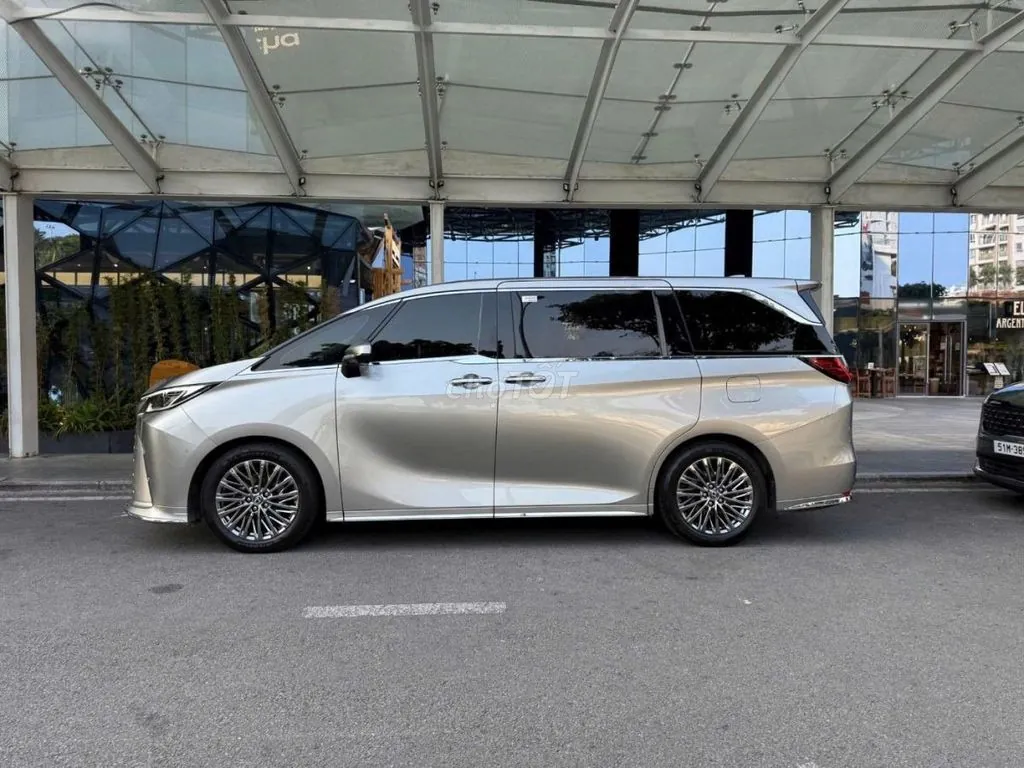 Lexus Lm500H 2025 photo 5