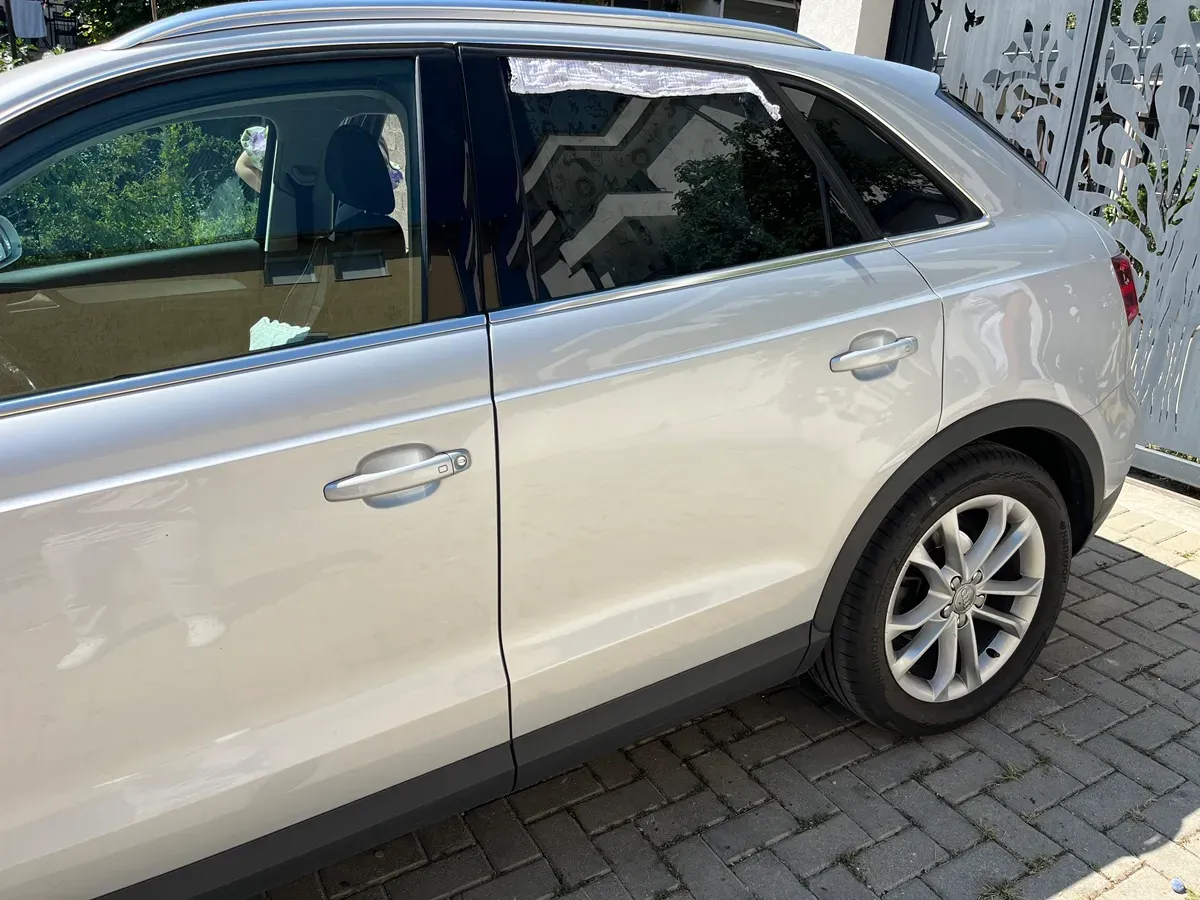 Audi Q3 2012 photo 2