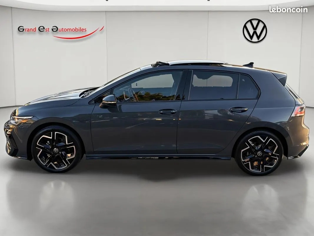 Volkswagen Golf 2026 photo 2