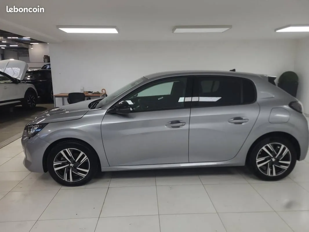 Peugeot 208 2023 photo 3
