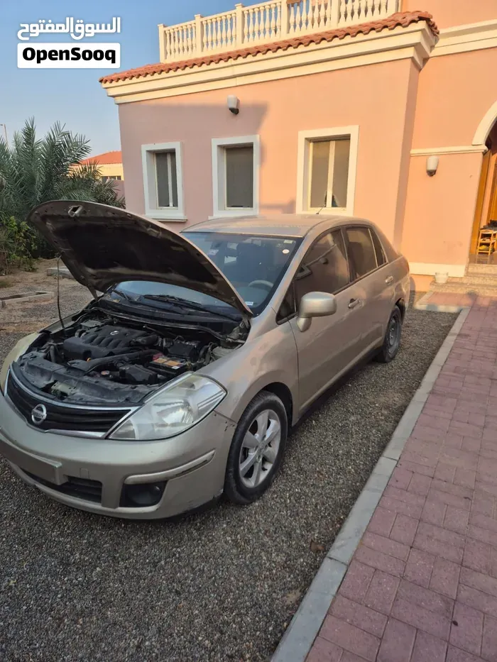 Nissan Tiida 2012 photo 2