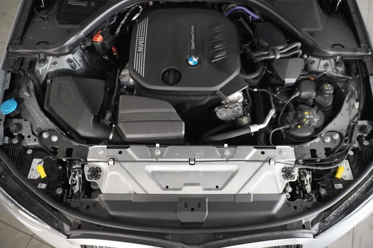 BMW 3 Series 2025 photo 2