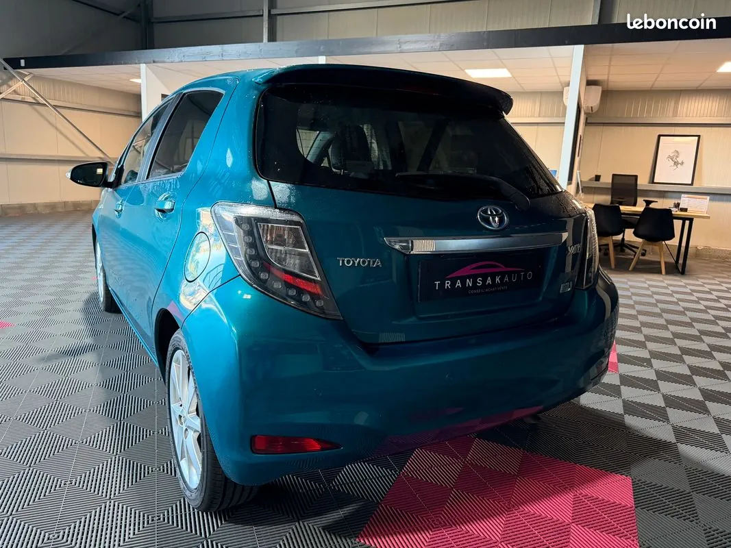 Toyota Yaris 2014 photo 3
