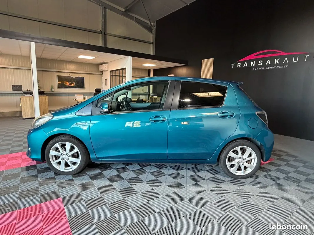 Toyota Yaris 2014 photo 2