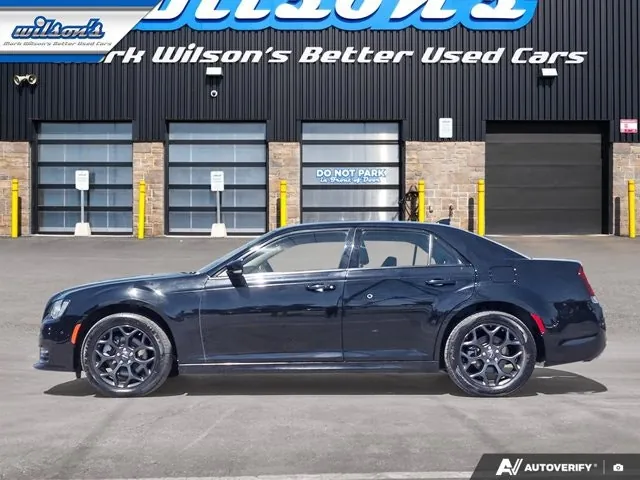 Chrysler 300 2022 photo 2