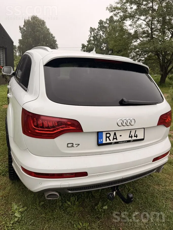 Audi Q7 2014 photo 2