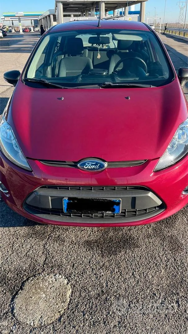 Ford Fiesta 2012 photo 2