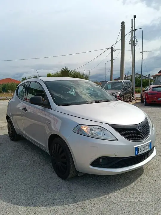 Lancia Ypsilon 2018 photo 2