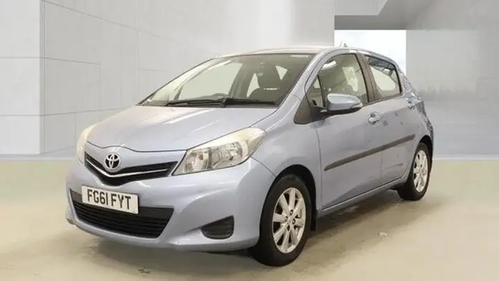 Toyota Yaris 2011 photo 2