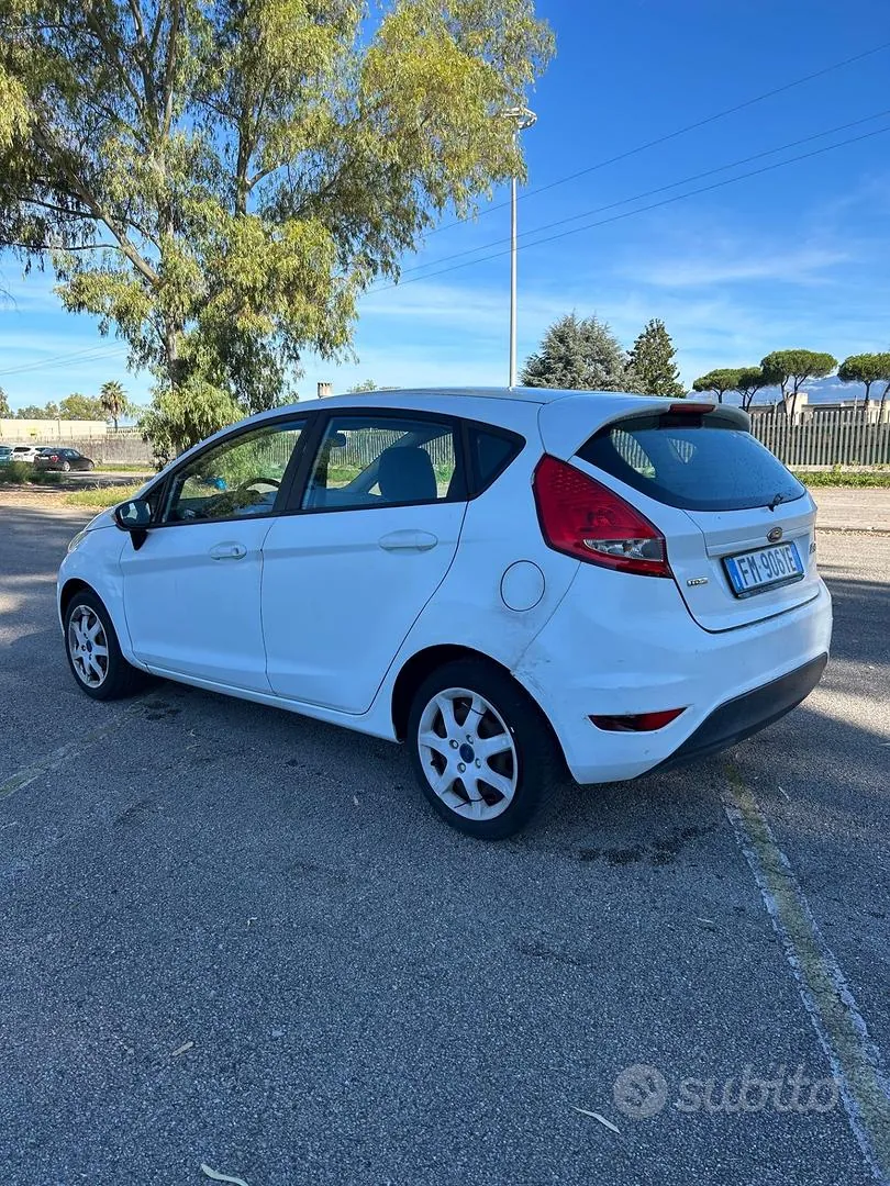 Ford Fiesta 2010 photo 3
