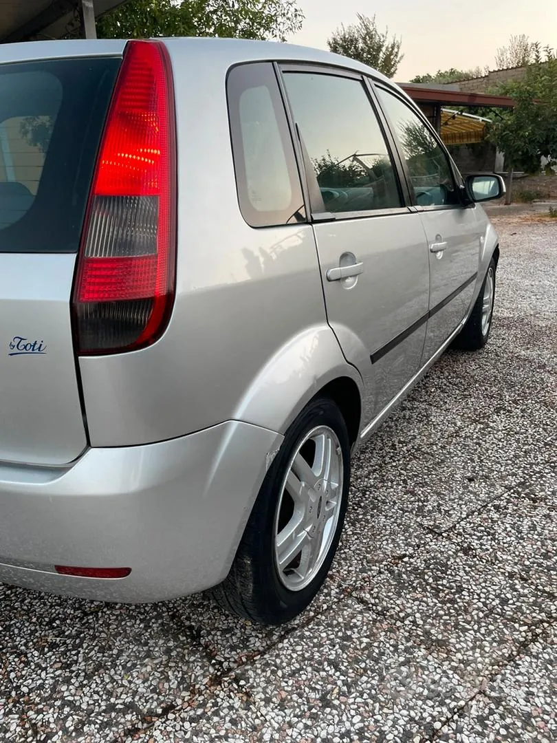 Ford Fiesta 2005 photo 3