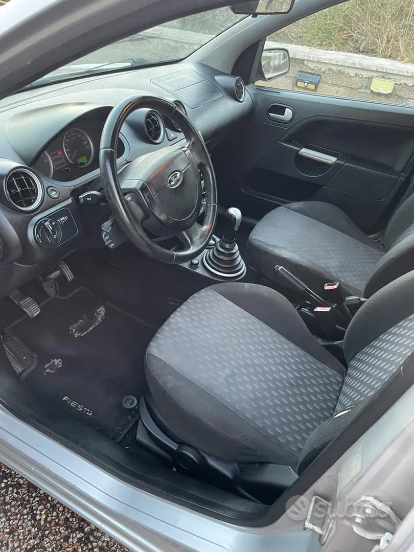 Ford Fiesta 2005 photo 5