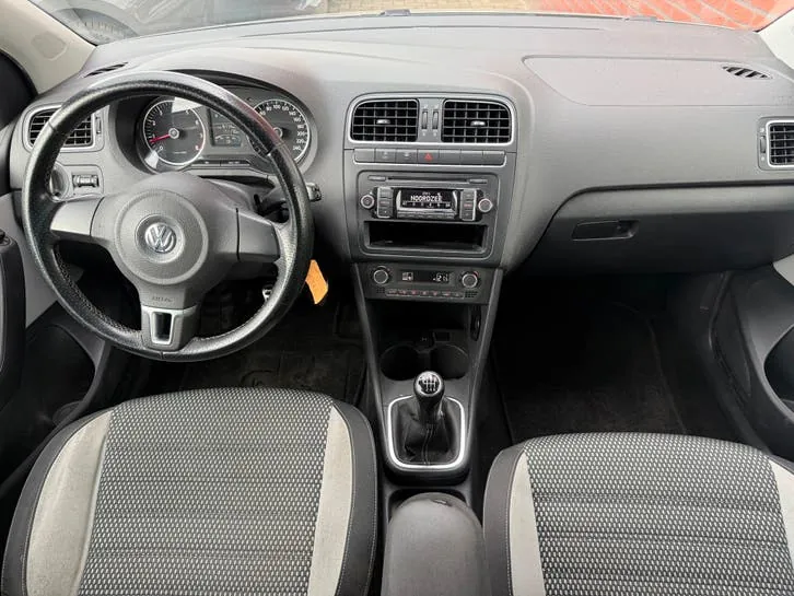 Volkswagen Polo 2012 photo 3