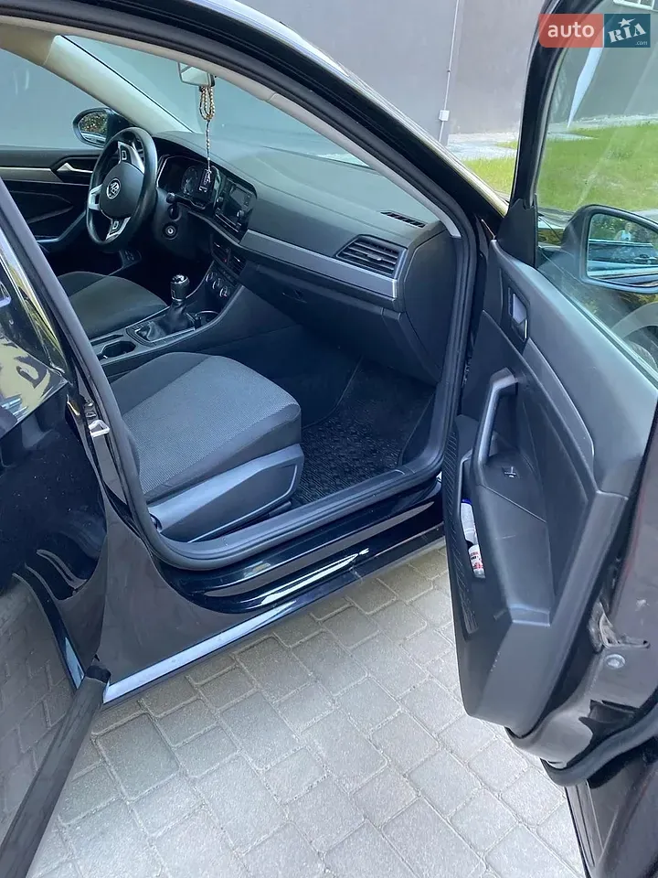 Volkswagen Jetta 2021 photo 4