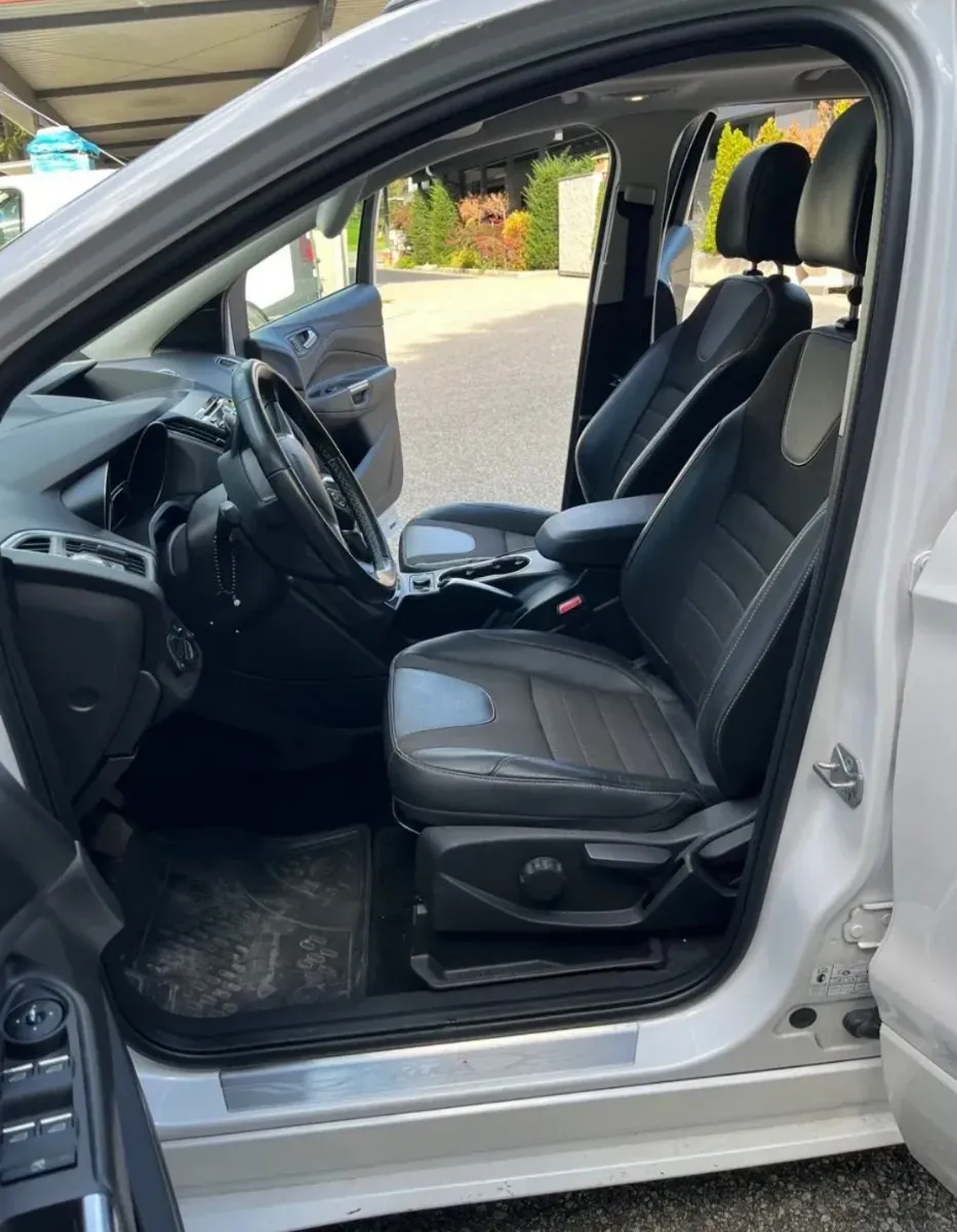 Ford Kuga 2014 photo 2