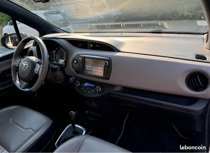 Toyota Yaris 2016 photo 2