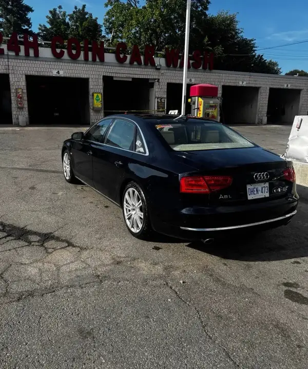 Audi A8 2012 photo 2