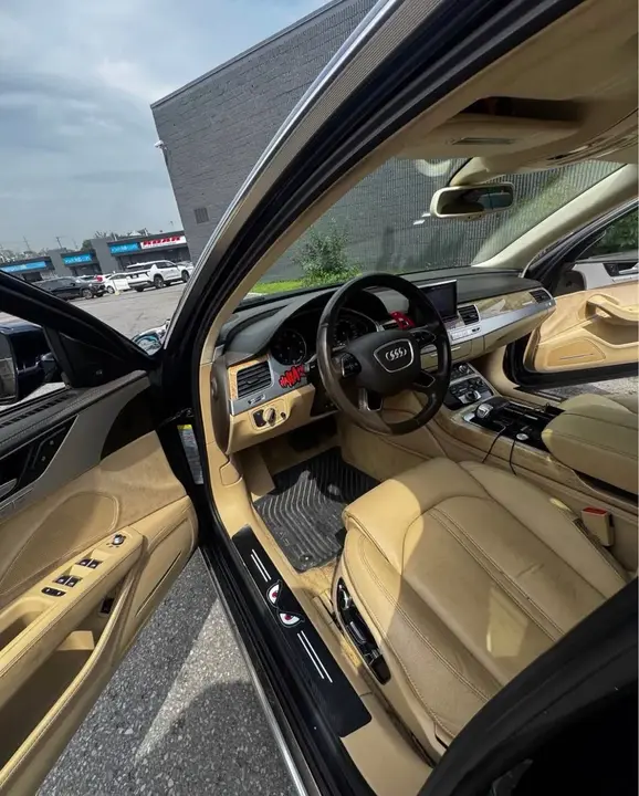 Audi A8 2012 photo 4
