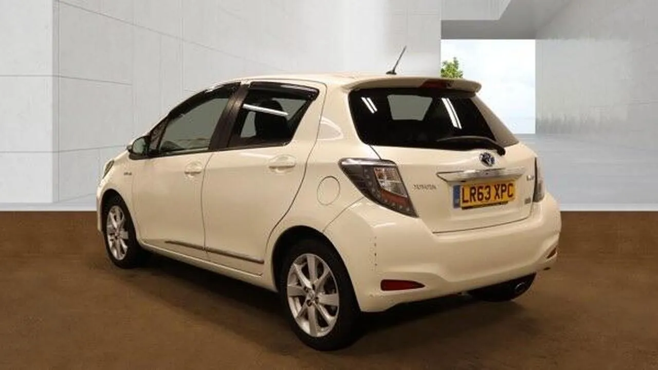 Toyota Yaris 2013 photo 3