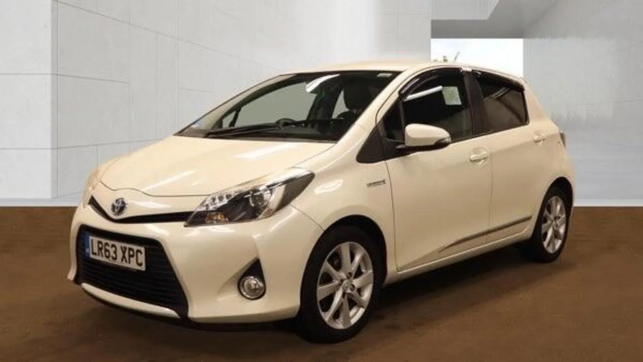 Toyota Yaris 2013 photo 2