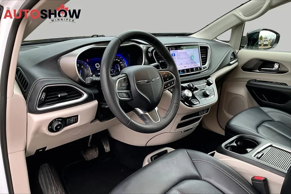 Chrysler Pacifica 2024 photo 2