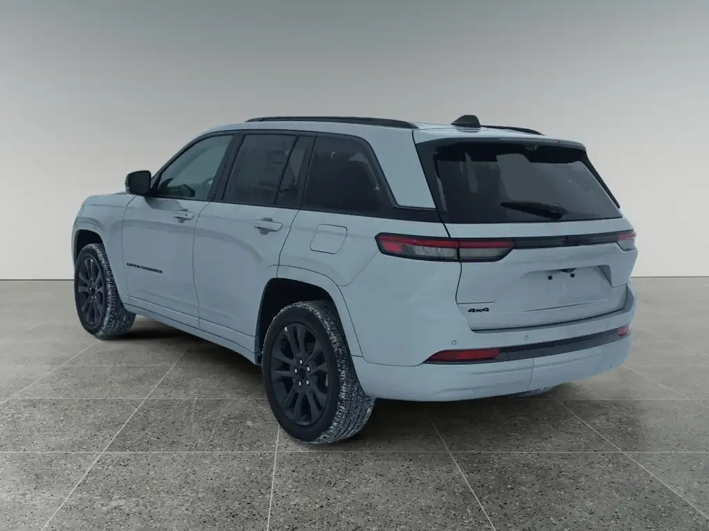 Jeep Grand Cherokee 2026 photo 4
