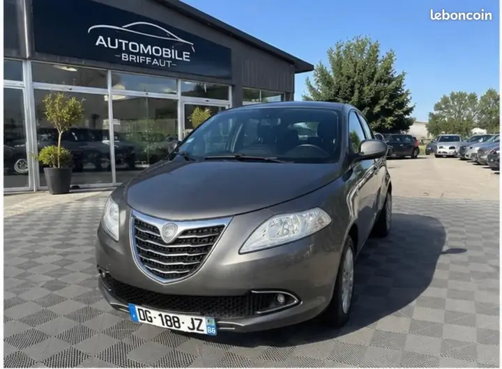Lancia Ypsilon