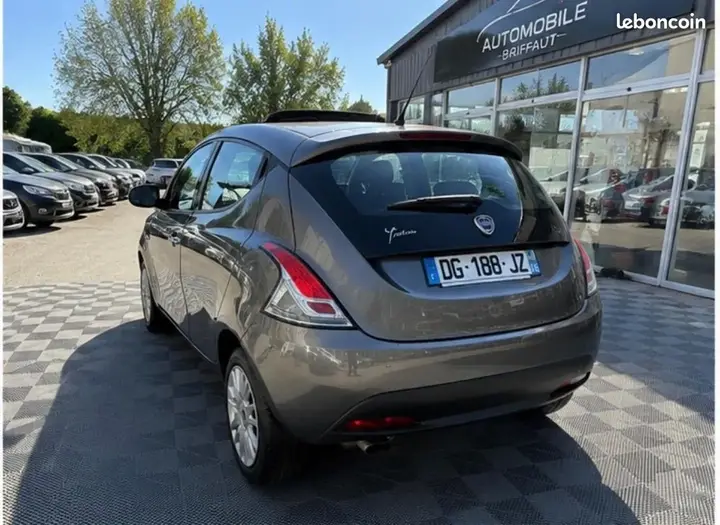 Lancia Ypsilon 2014 photo 2