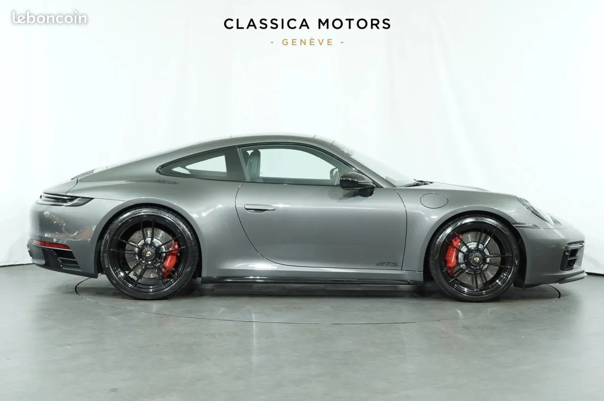 Porsche 911 2022 photo 2