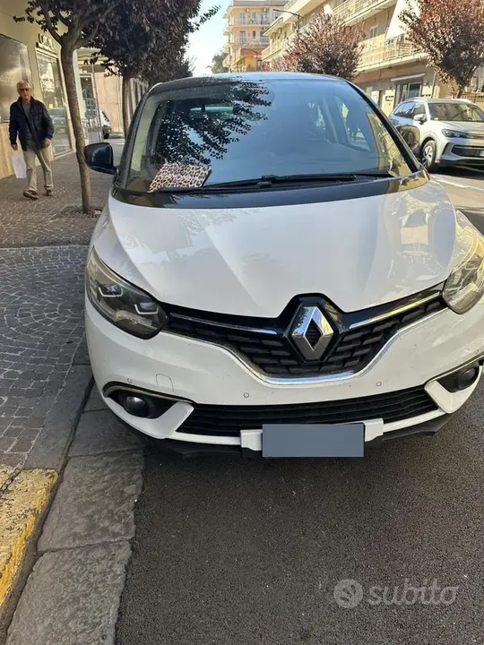 Renault Grand Scénic 2017 photo 2