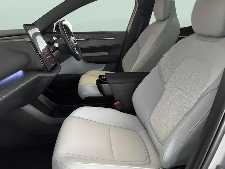 Volvo Ex30 2024 photo 4