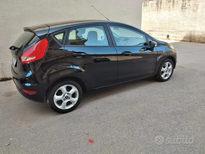 Ford Fiesta 2008 photo 2