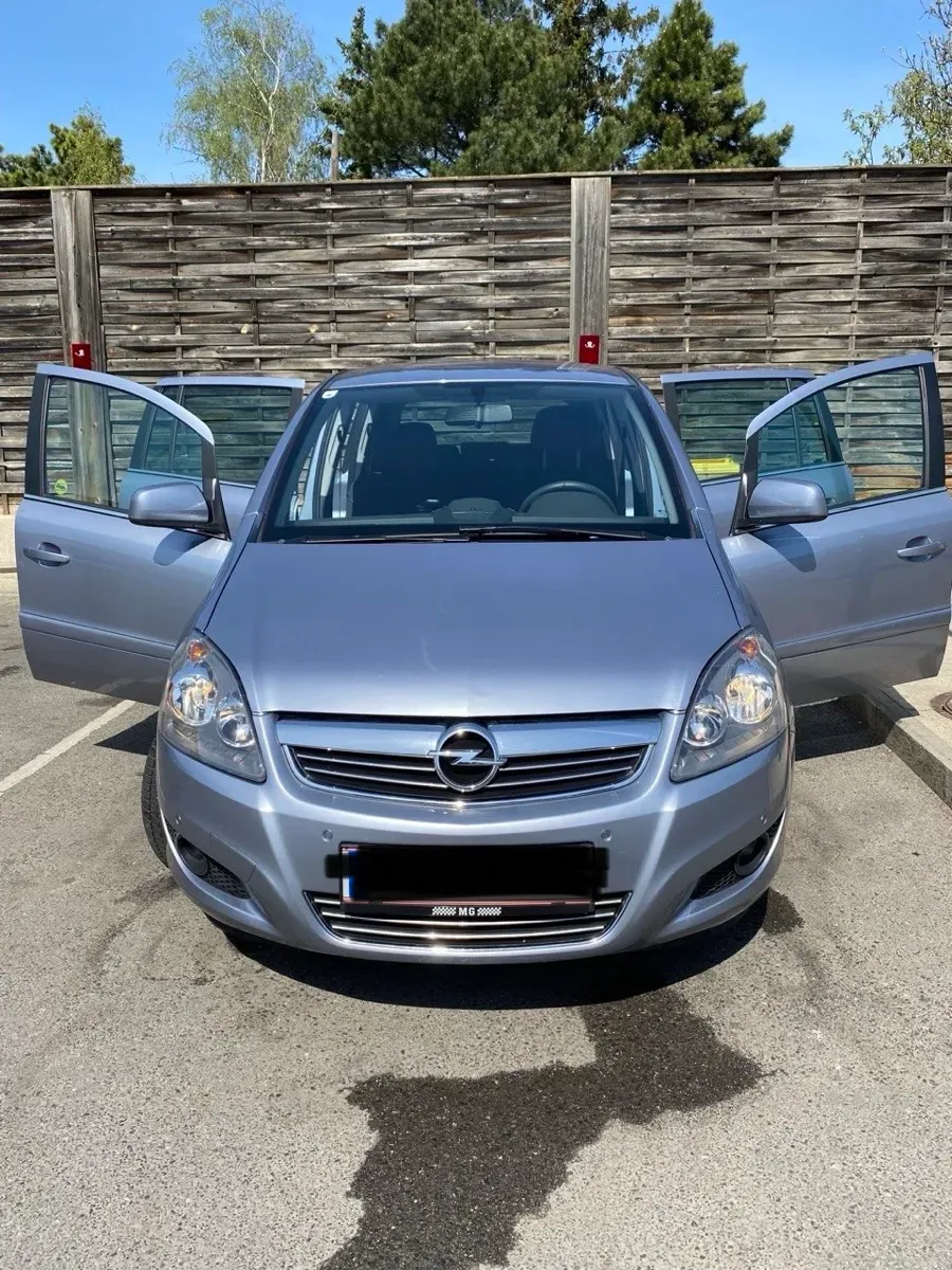 Opel Zafira 2010 photo 2