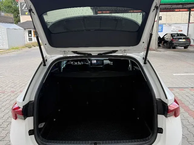 Skoda Octavia Combi 2023 photo 2